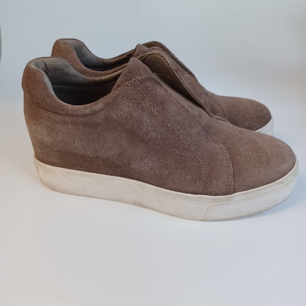 J Slides NYC Womens Size 8 M Suede Hidden Wedge Sneakers‎ Taupe Slip On Platform